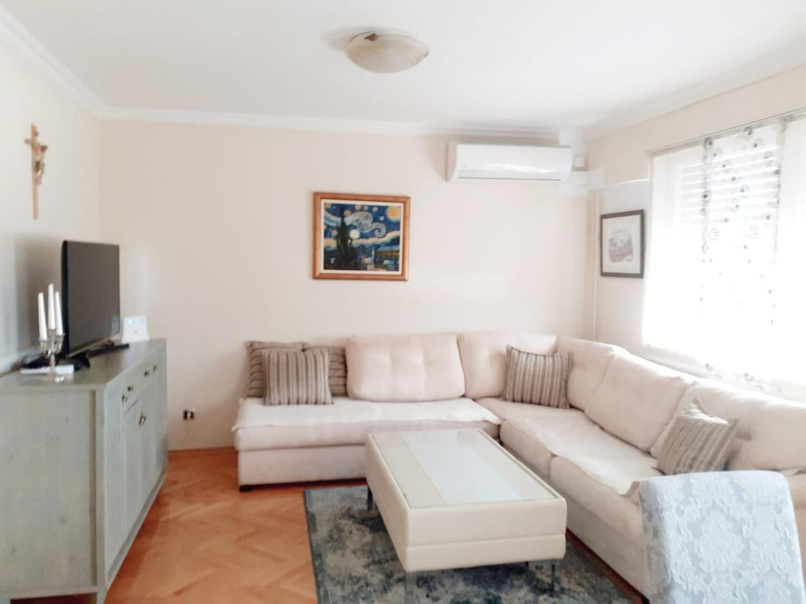 Spacious 80M2 Apartment In The Center Ljubuški Habitación foto